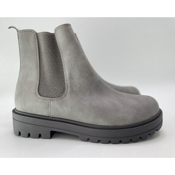 Soda Pilot Lug Sole‎ Low Heel Chelsea Fashion Ankle Booties Size 9 EUC - Picture 1 of 11